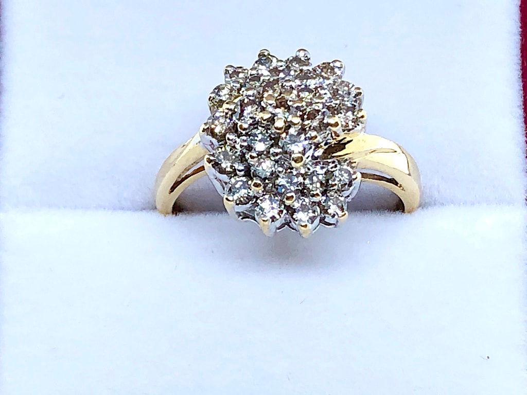 Secondhand 9ct Yellow Gold Diamond Cluster Ring at Segal's Jewellers